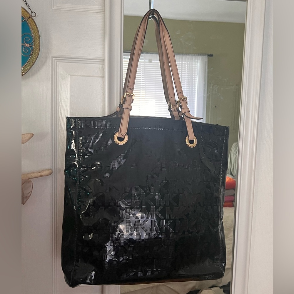 Elegant Michael Kors Black Tote Bag